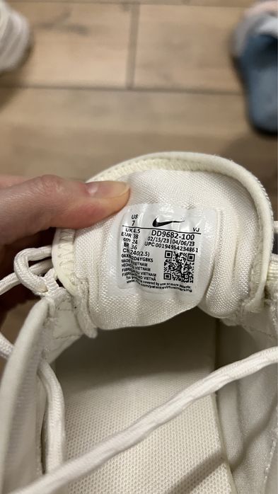 Продам нові жіночі кросівки 24 см - Nike TC 7900