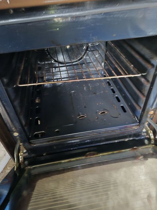 Продаю газову плитку з витяжкою