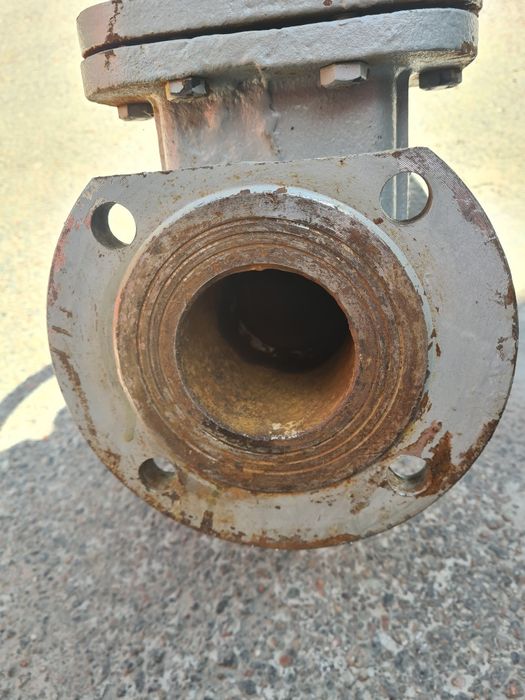 Задвижка.            .