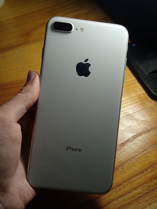 Продам айфон 8 +