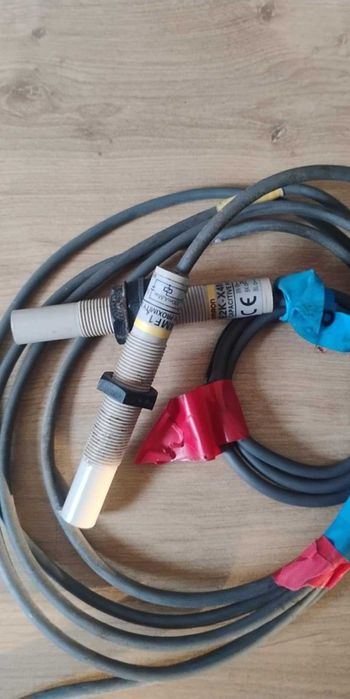 czujniki pojemnościowy Omron  E2K-X4MF1