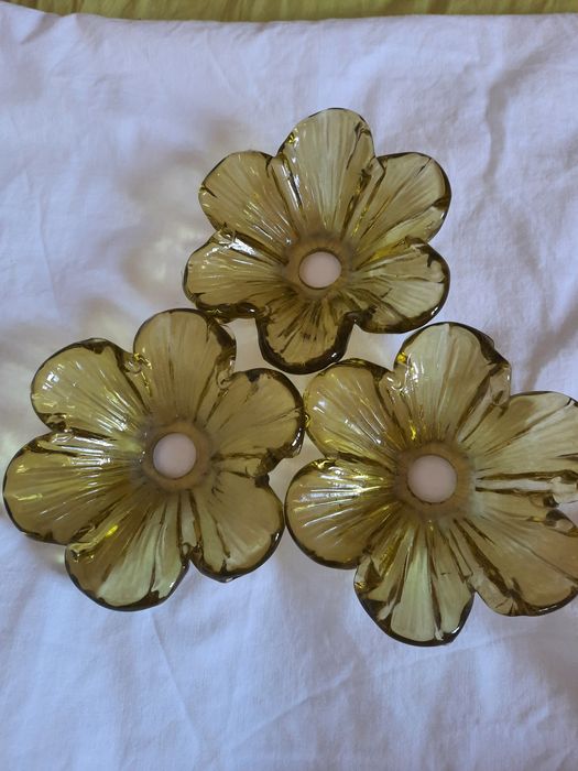 Запчастини до світильників.