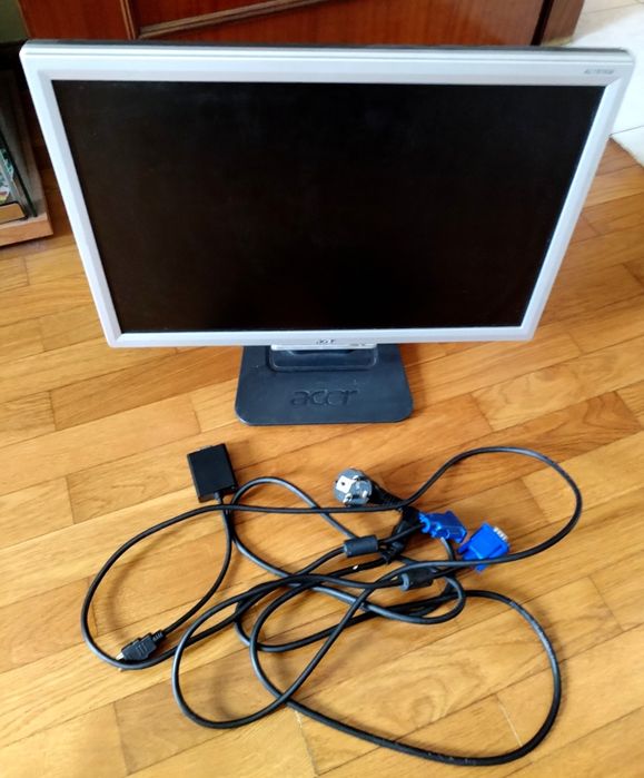 Acer 19" VGA Monitor with HDMI Adapter64585831415809121