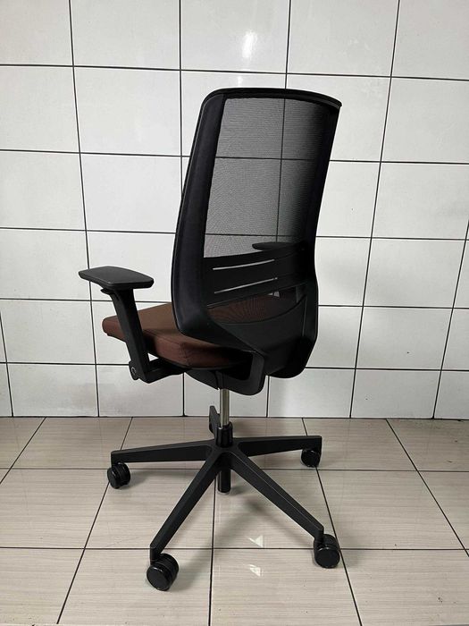 Fotel biurowy obrotowy ergonomiczny Profim Light Up 250S P61PU