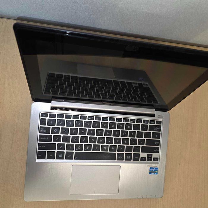 ASUS VivoBook X202E Intel-i3 / SSD / 4GB / DOTYK / Win10 + monitor GRATIS