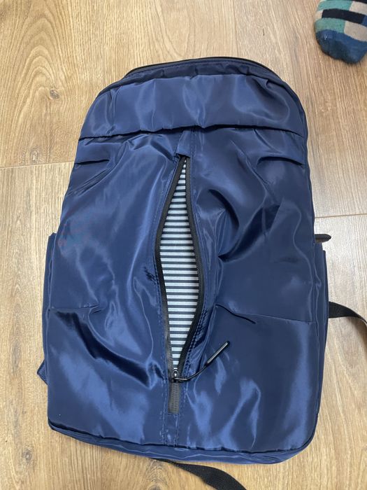 Рюкзак чорний та синій на 2-х плечових ремінцях