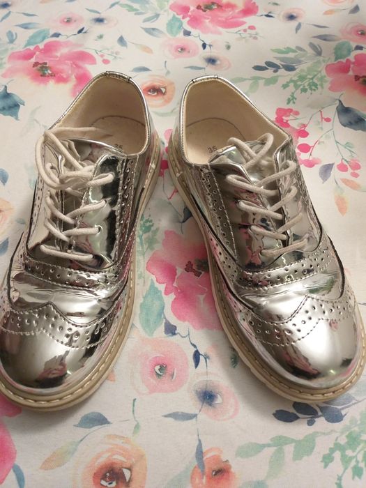 Srebrne  buty reserved nr. 35