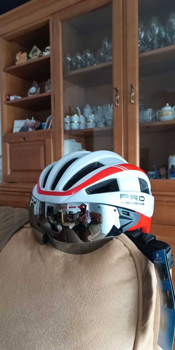 Capacete de ciclismo com viseira