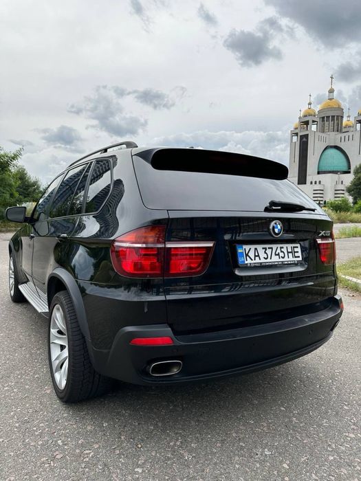 Автомобіль BMW X5