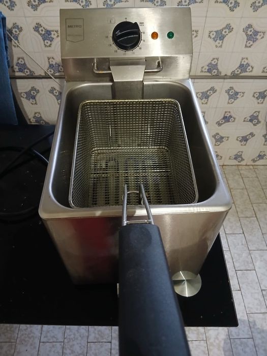 Fritadeira 8L com torneira