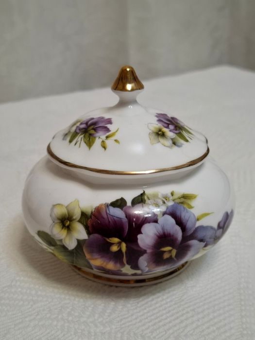 Посуд Royal Albert