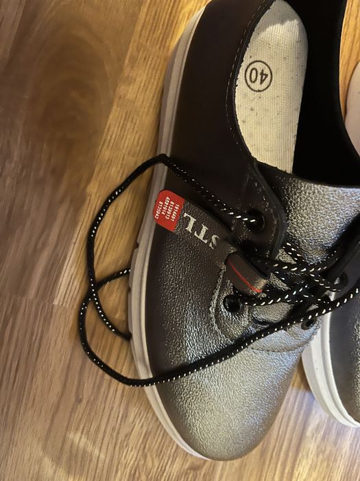 Продаю черевики нові дуже мякенькі та зручні