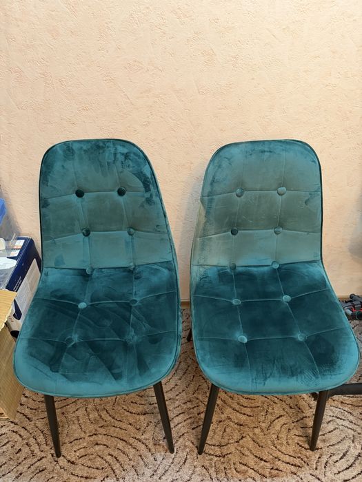 Стільці в гарному стані