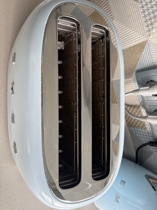 Torradeira SMEG com 1 ano de uso semanal (excelente condição)