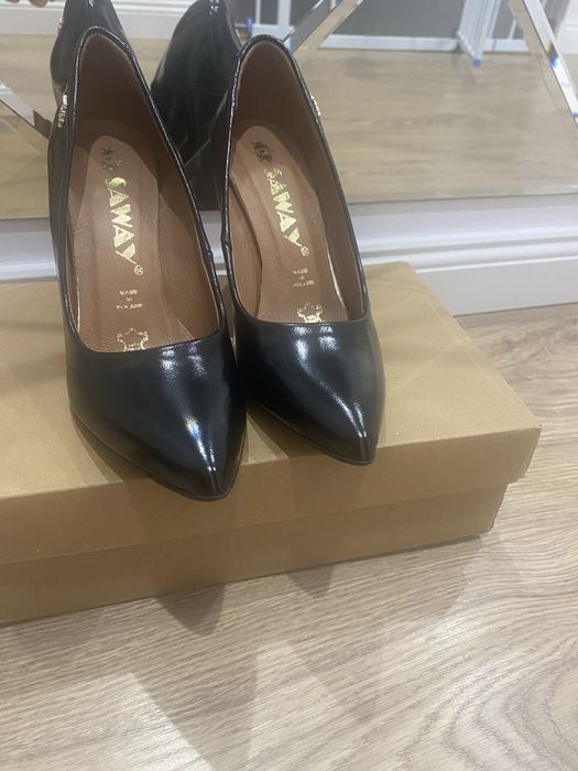 Nowe buty  ze skóry SAWAY