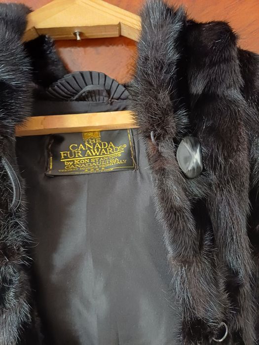 Продам шубку натуральну з капюшоном