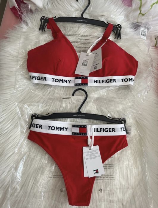 Komplet bielizny Tommy Hilfiger stringi plus stanik L