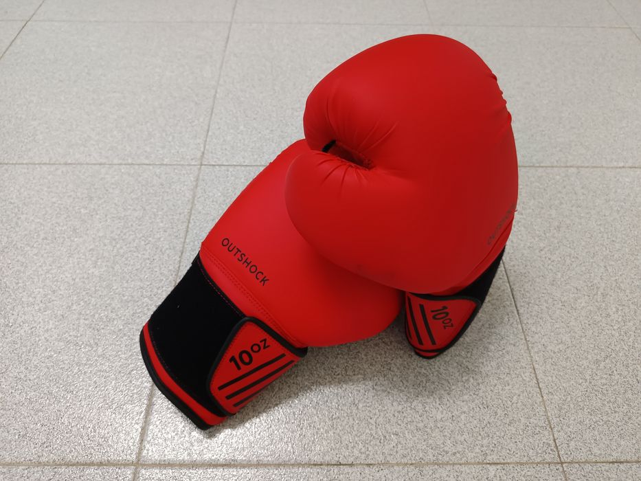 Luvas de Boxe / Kickboxing Outshock 10 oz (Decathlon)