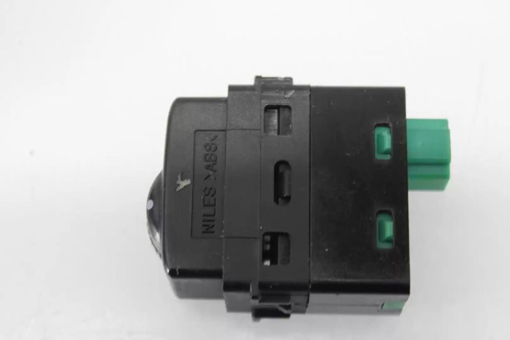 INTERRUPTOR NISSAN NP300 NAVARA 2006 -ALTURA FAROS