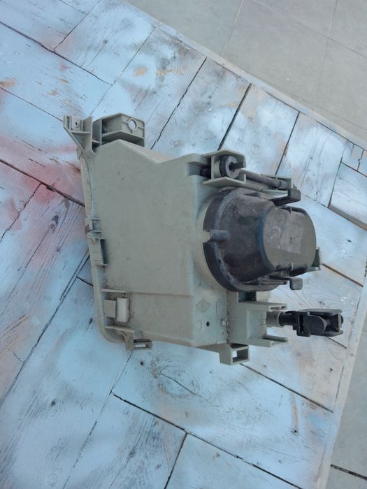 Farol renault clio