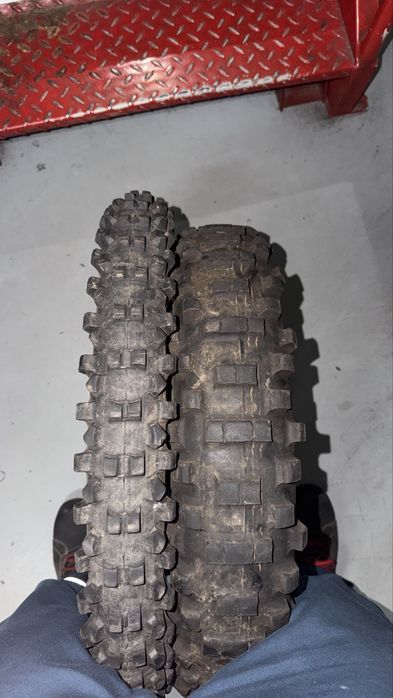 Vendo pneus usados para mota enduro Traseiro-140/90-18 Dianteiro-90/90-21