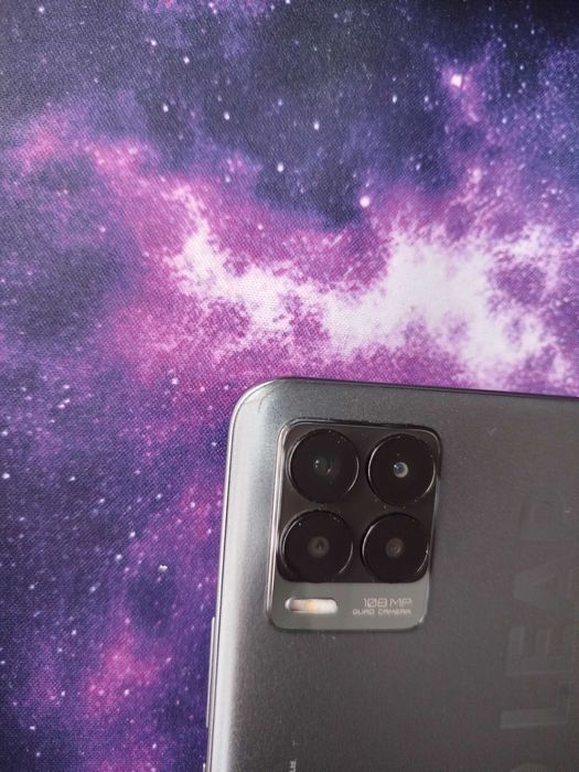 Realme 8 Pro 128GB 8GB RAM + oryginalne etui Realme + szkło