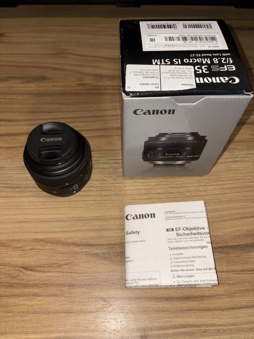 Canon EFS 35mm F/2.8 Macro IS STM