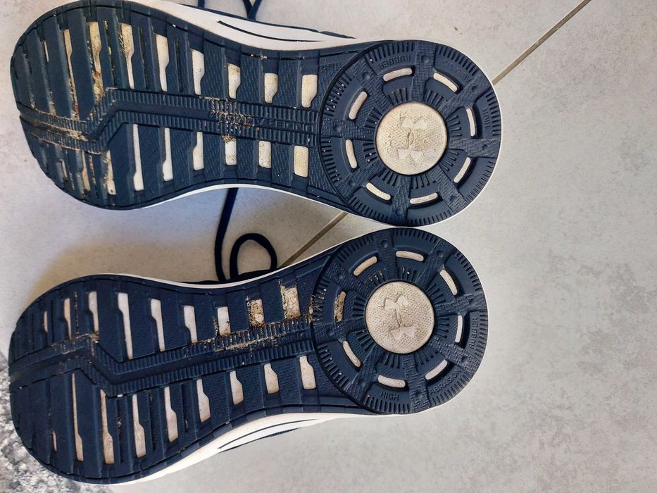 Buty biegowe under armour 40