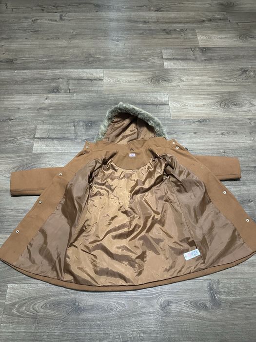 Стильна жіноча куртка F&F з капюшоном і хутром | тепла осіння