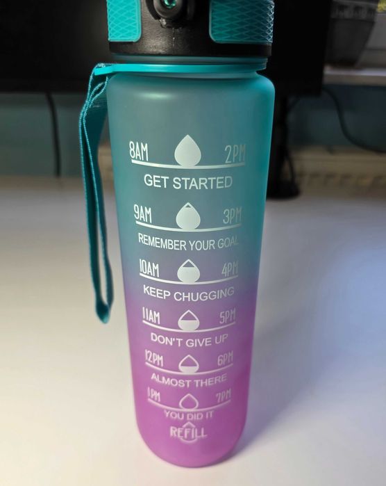Bidon na wodę Siłownia 900 ml – Butelka motywacyjna – Turkusowo-Różowa