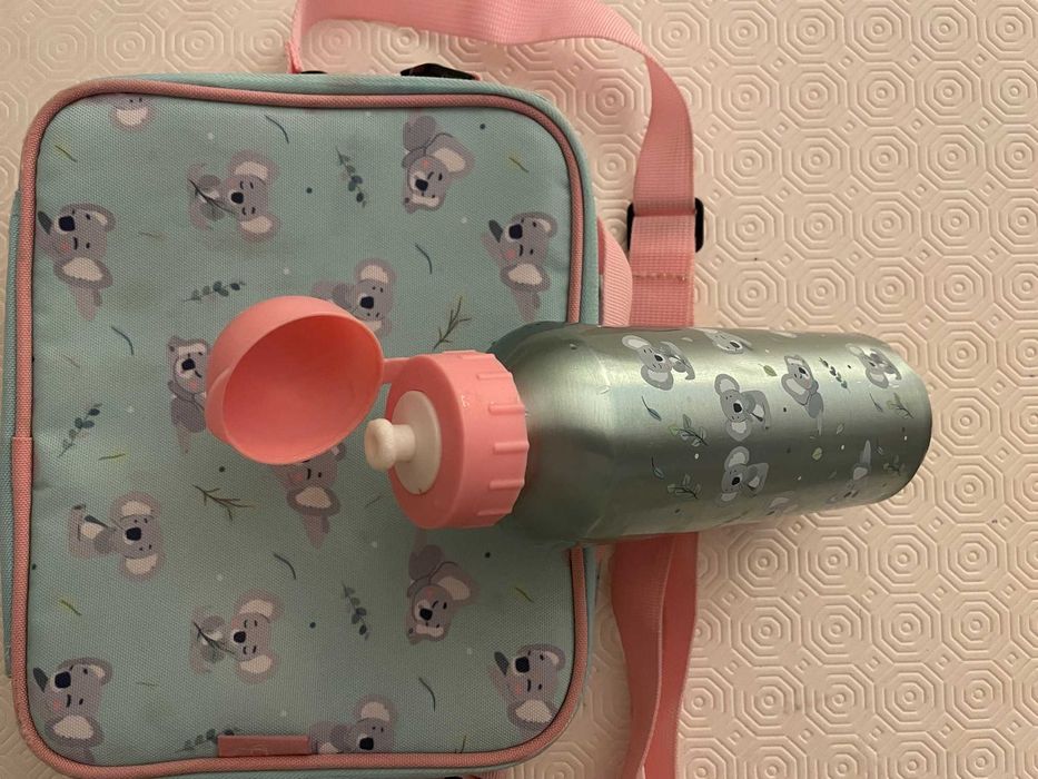 Mochila escolar, lancheira e garrafa
