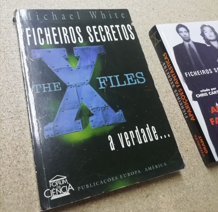 Livros "Ficheiros Secretos" e "Sherlock Holmes"
