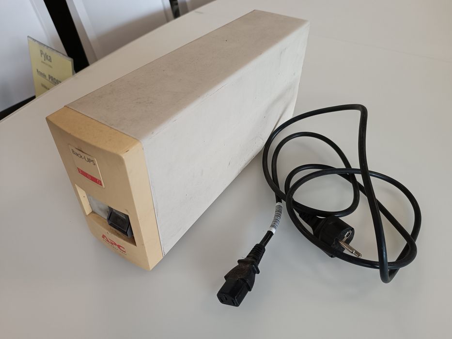 UPS 300 APC - sprawny, z kablem. Zasilacz Awaryjny