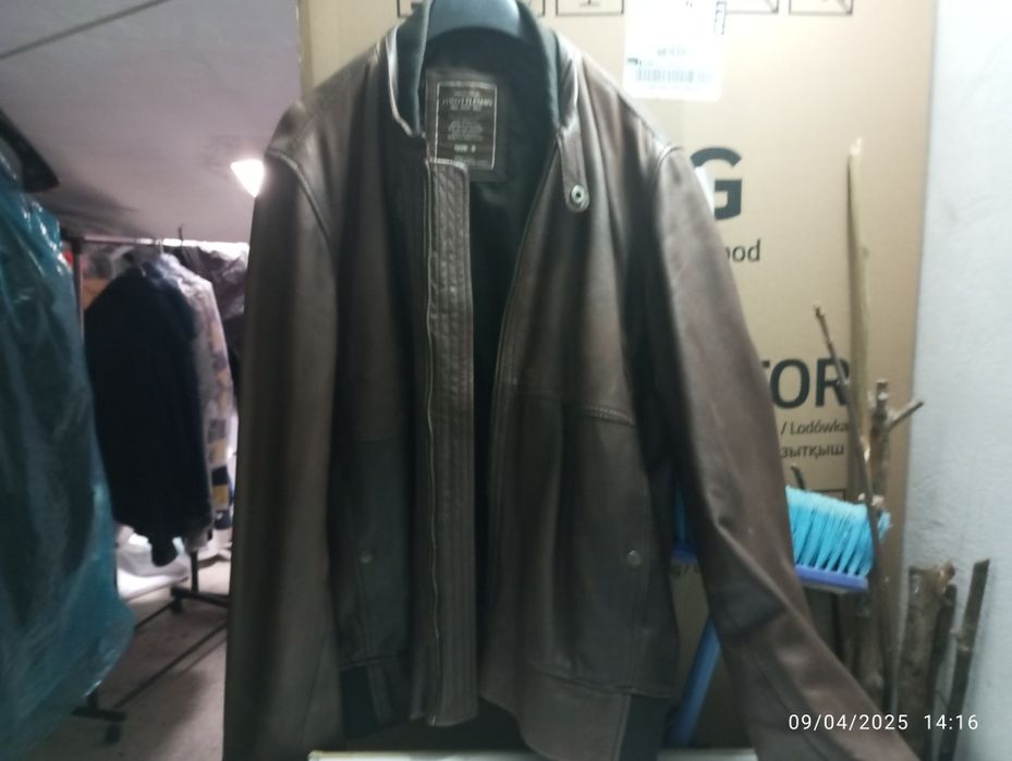 25 € Vendio casaco em pele cor castanha da marca throttleman tamanho S