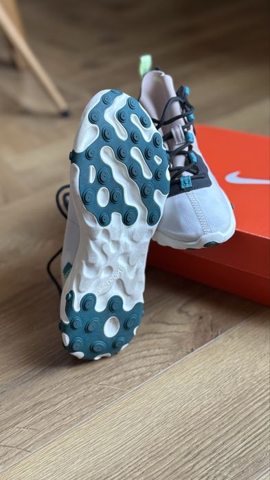 Жіночі кросівки Nike React