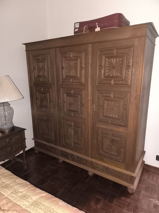 Quarto completo em nogueira maciça estilo clássico/vintage