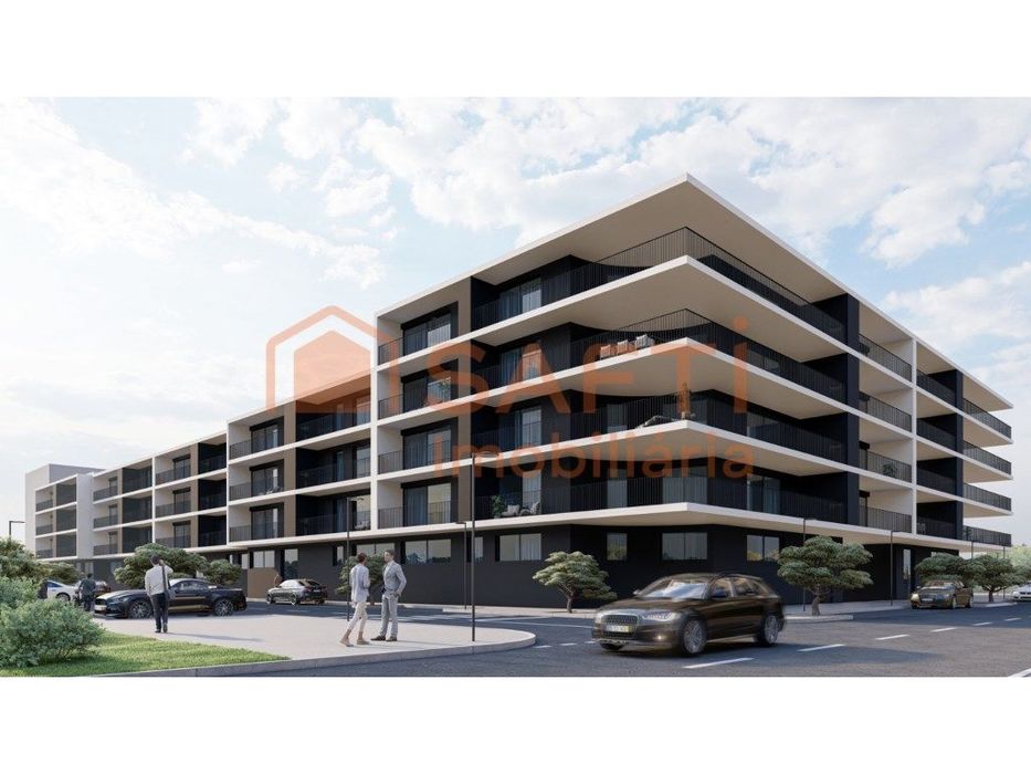 Apartamento T3 novo com varanda e garagem no centro do Entroncament...