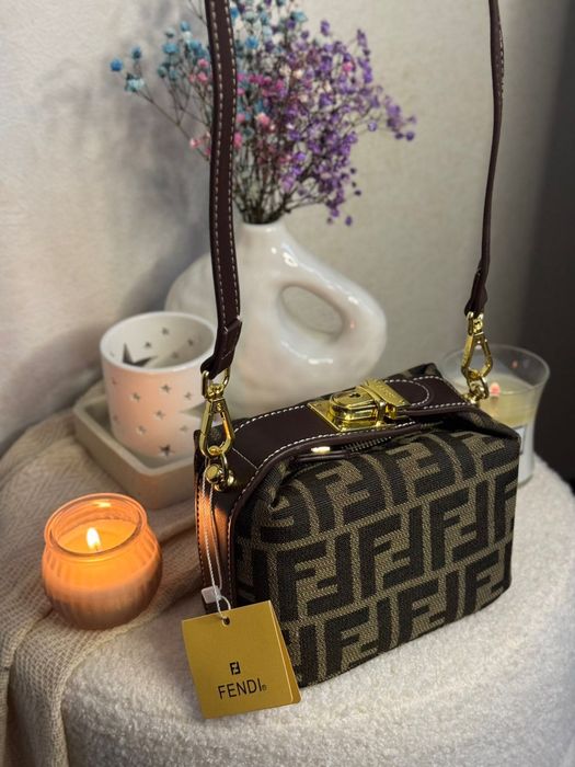 Жіноча сумка Fendi коричнева жаккардова з візерунком FF.