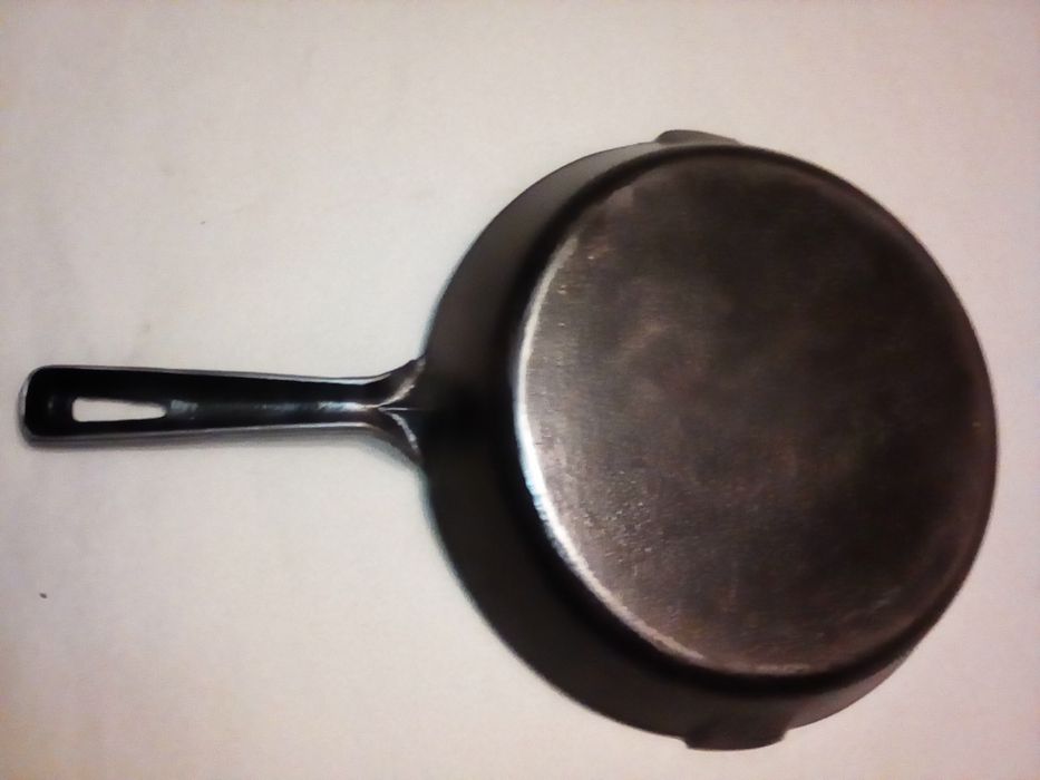Советская чугунная сковорода