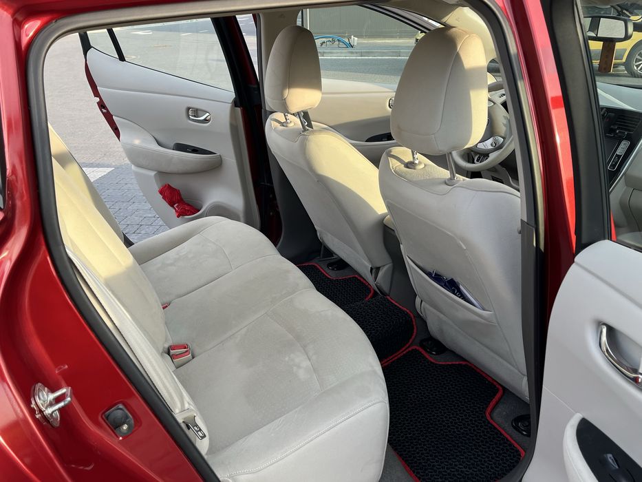 Продаю nissan leaf