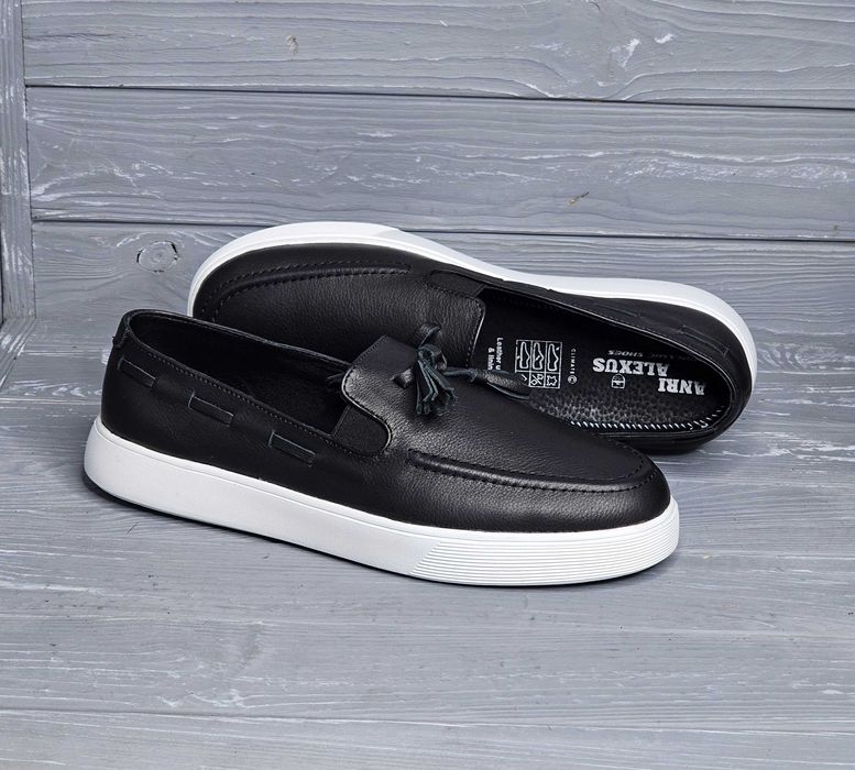 Мужские черные замшевые кожаные закрытые лоферы на светлой подошве!