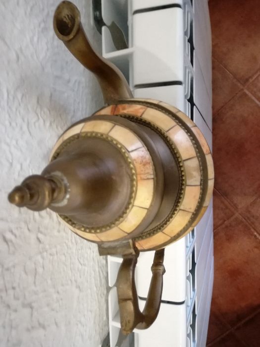 Bule em Cobre Decorado com Placas de Osso