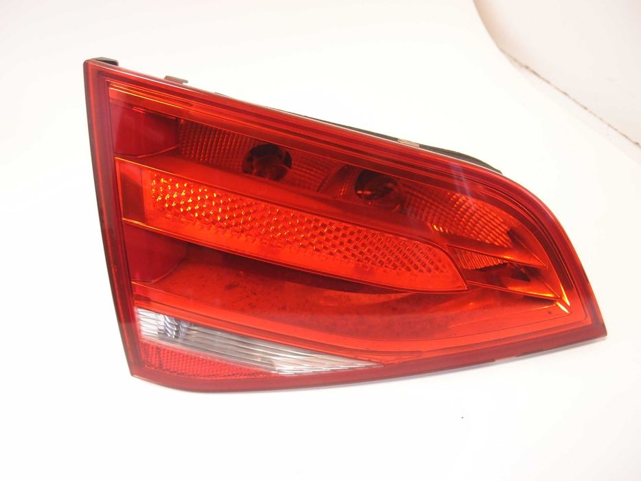 Lampa tylna lewa z klapy bagażnika Audi A4 B8 2008r.