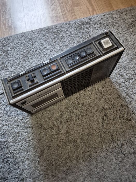 Radio  Grundig  działa coś
