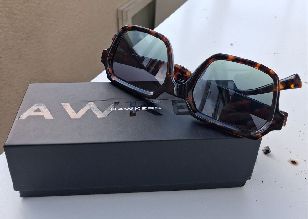 Vendo óculos de sol Hawkers. Só entrego em mão