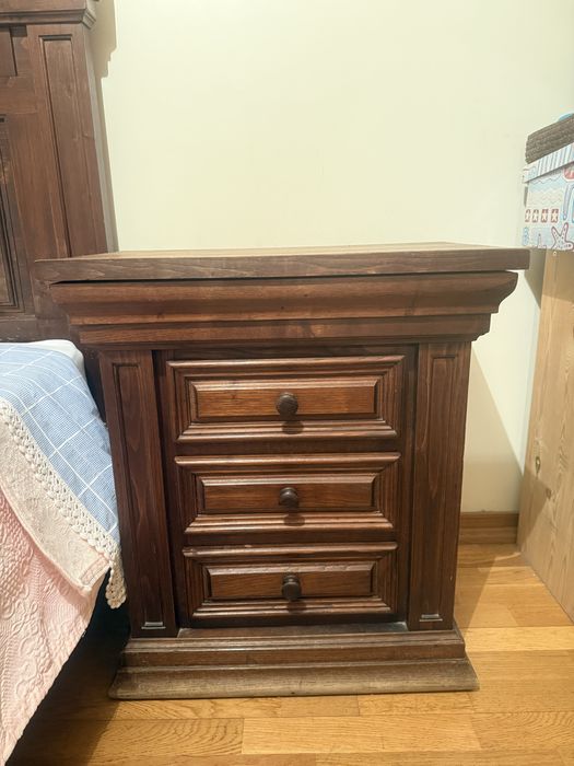 Duas mesas de Cabeceira em Madeira Maciça Antiga