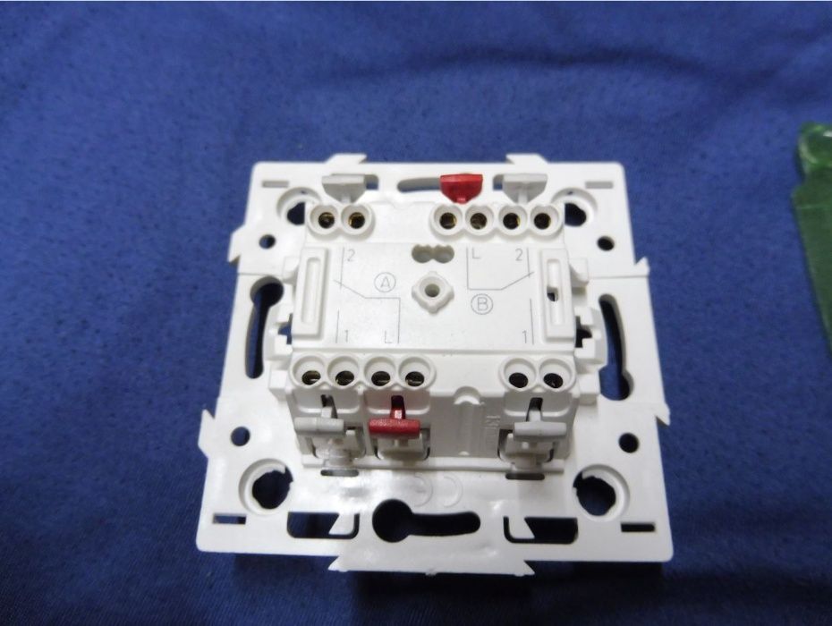 Tomadas e interruptores Arnould Espace (ou troco)64171255131138124