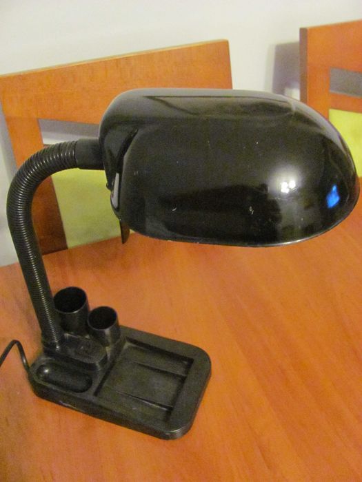Lampka biurkowa z przybornikiem