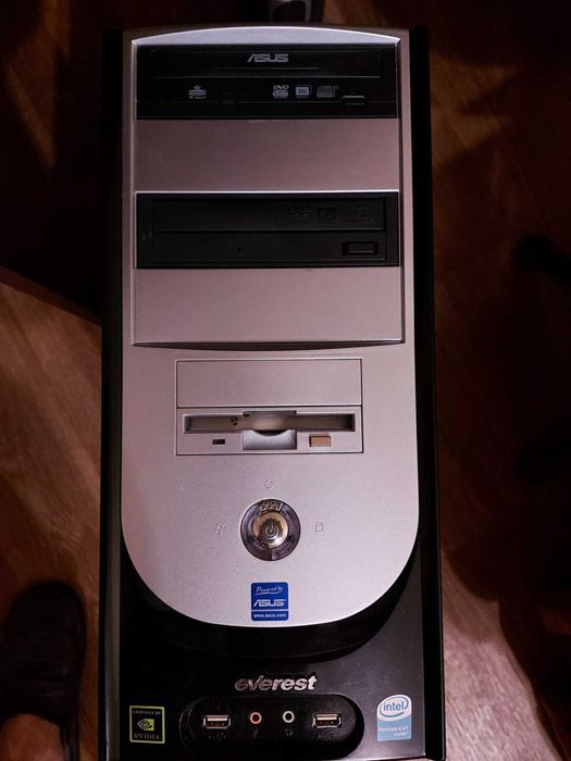 Комп'ютер в повному складі