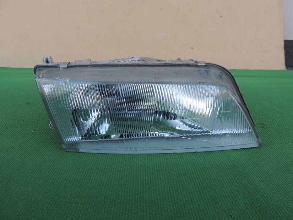 Lampa przednia prawa europejska NISSAN Maxima QX 95,96,97,98,99